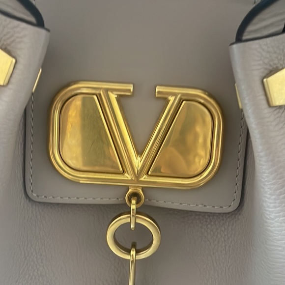 Valentino Garavani Pink Pebbled Leather VLogo Escape Medium Tote Bag New - Picture 2 of 10